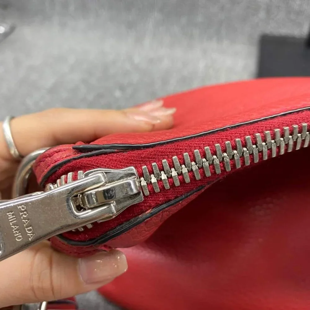 100% Authentic Prada Vitello Daino Shoulder Bag - Picture 12 of 13